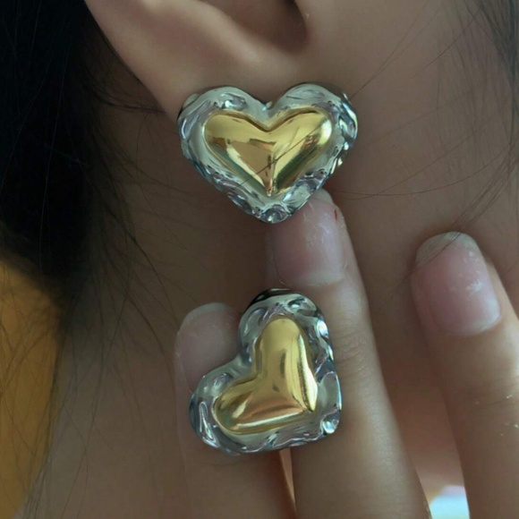 Luxe 18k Gold Plated Stainless Steel Statement Earrings - Picture 5 of 7